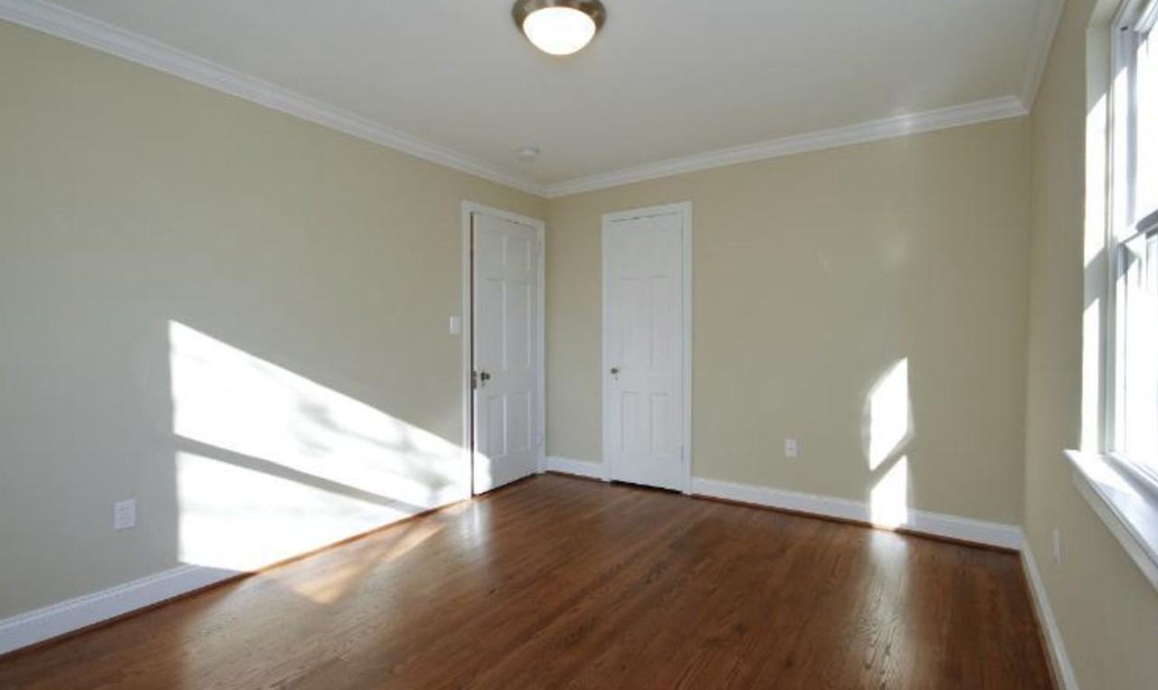 1613 Noyes Dr - Photo 3 of 12