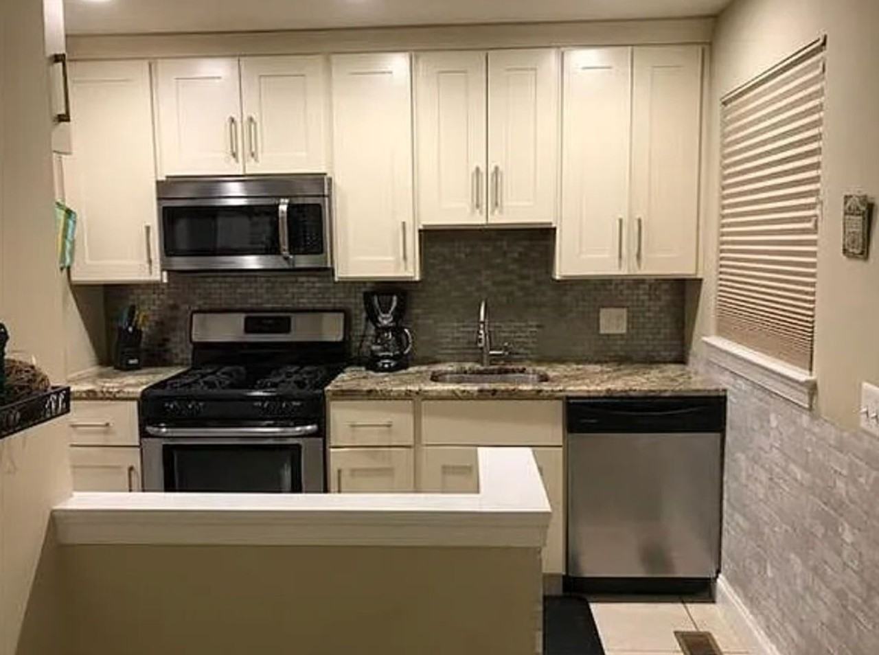 1613 Noyes Dr - Photo 4 of 12