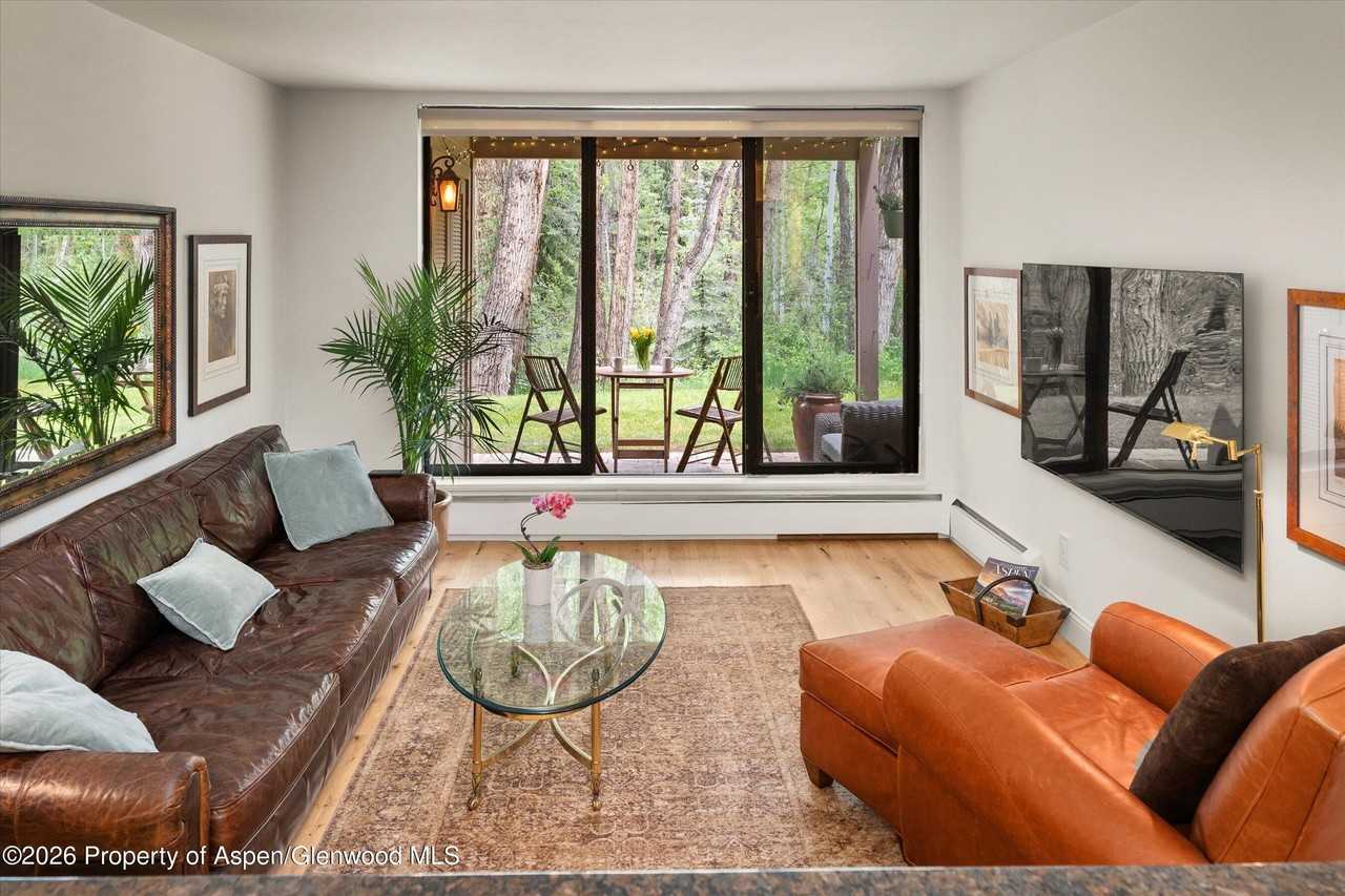412 Vine St - Photo 2 of 25