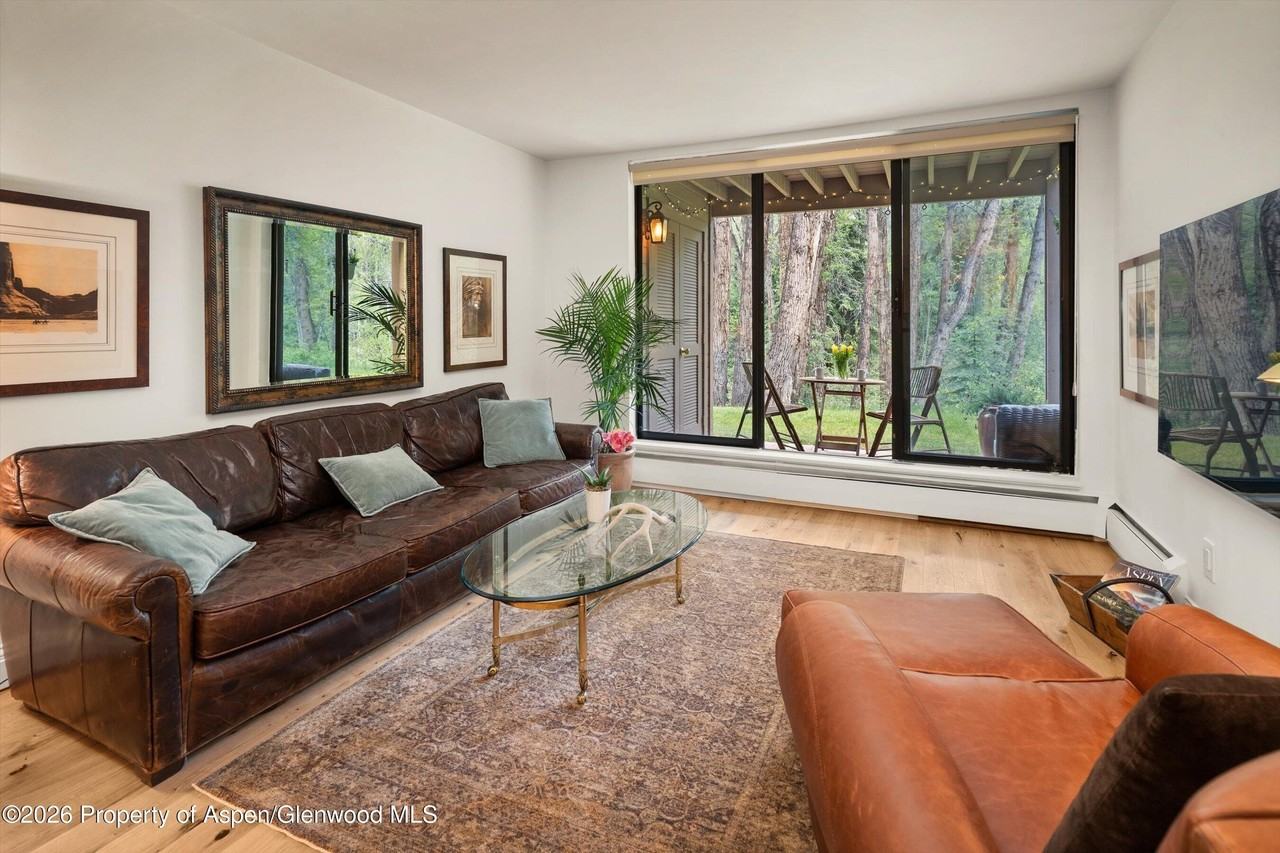 412 Vine St - Photo 3 of 25