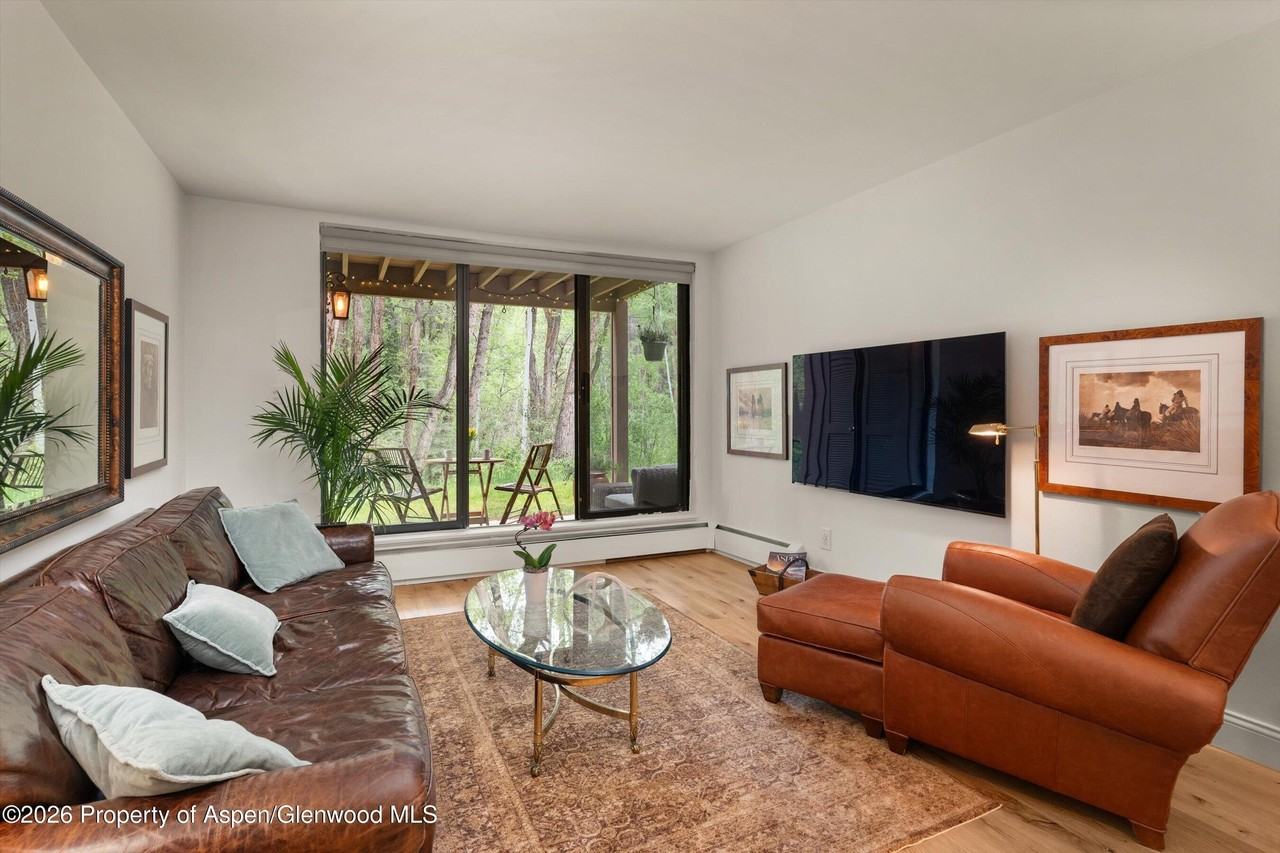 412 Vine St - Photo 4 of 25