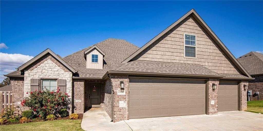 1700 Abbey Ln