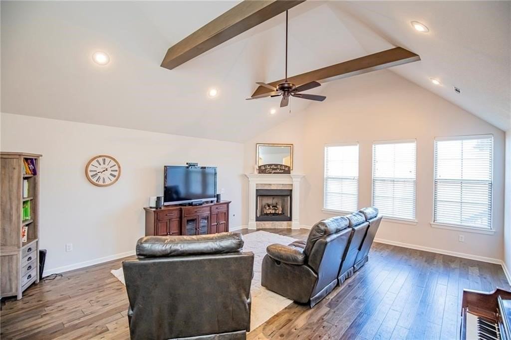 1700 Abbey Ln - Photo 2 of 13