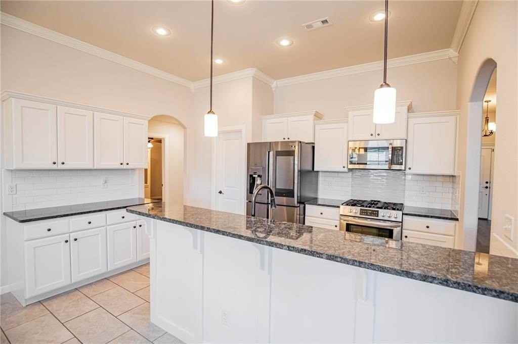 1700 Abbey Ln - Photo 5 of 13