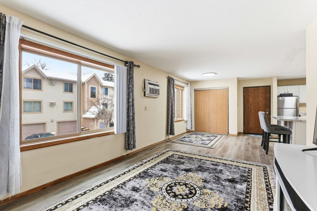 13304 Parkwood Dr #104 - Photo 3 of 30