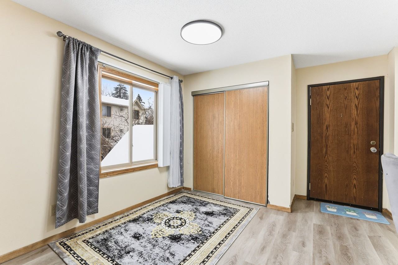 13304 Parkwood Dr #104 - Photo 4 of 30