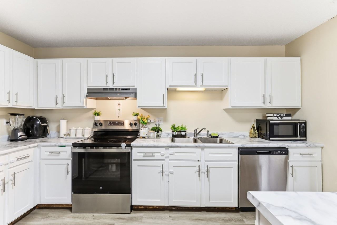 13304 Parkwood Dr #104 - Photo 7 of 30