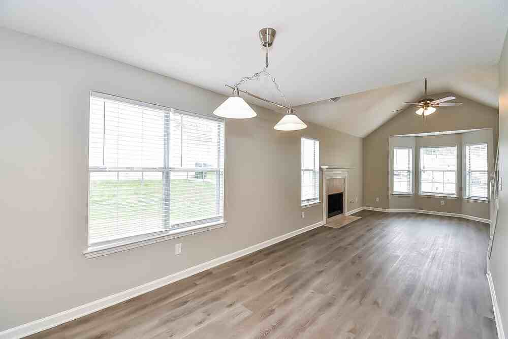 1376 Camrose Ct - Photo 7 of 17