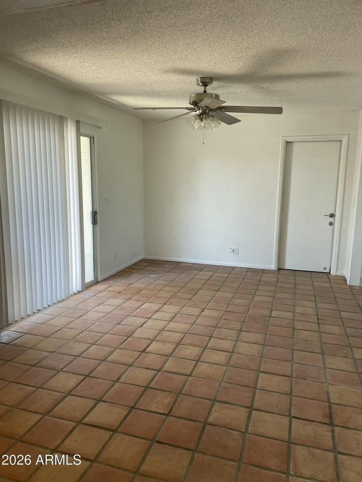2261 E Evergreen St - Photo 5 of 14