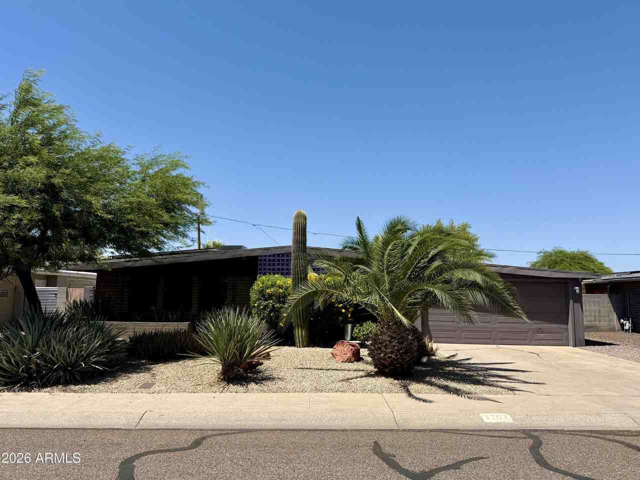 3702 E Paradise Dr - Photo 3 of 27