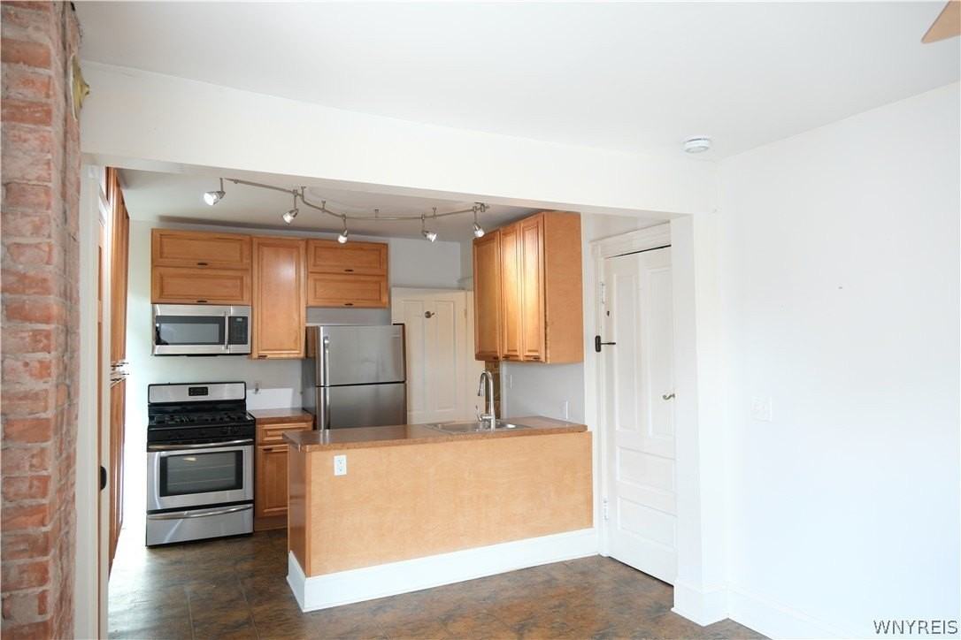 4 Saint Johns Pl #4 - Photo 5 of 11