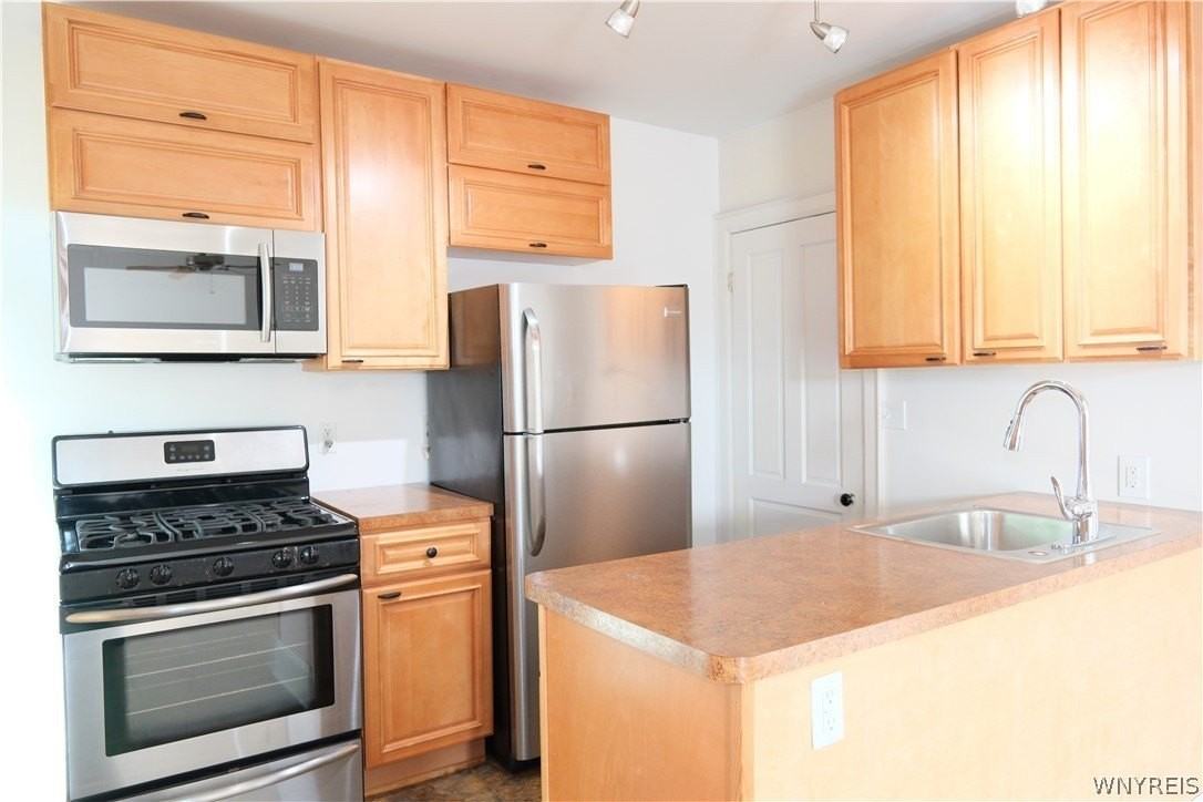 4 Saint Johns Pl #4 - Photo 6 of 11