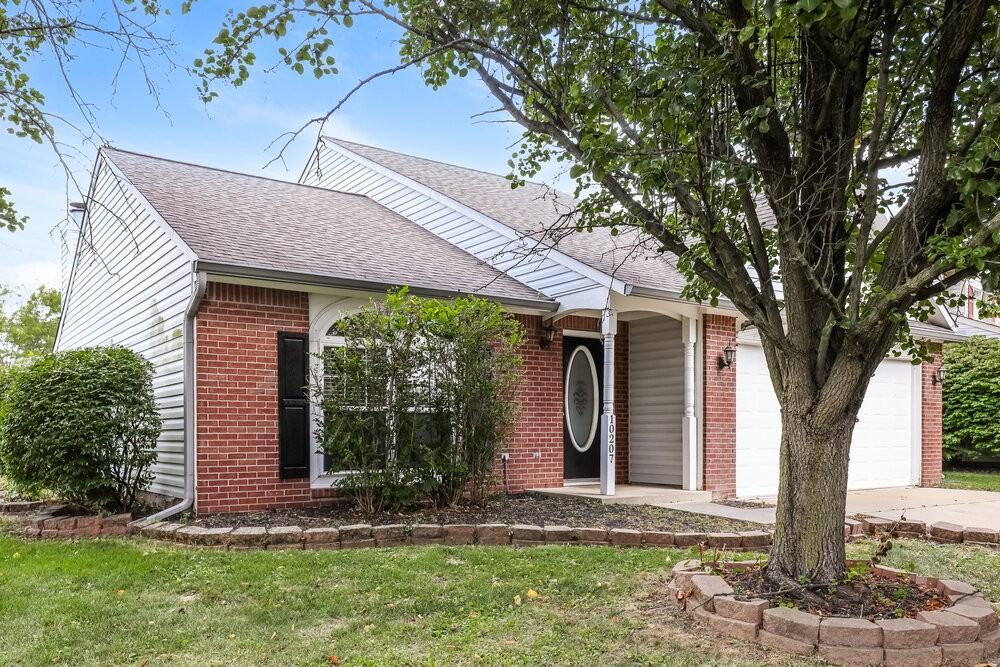 10207 Carmine Dr - Photo 4 of 17