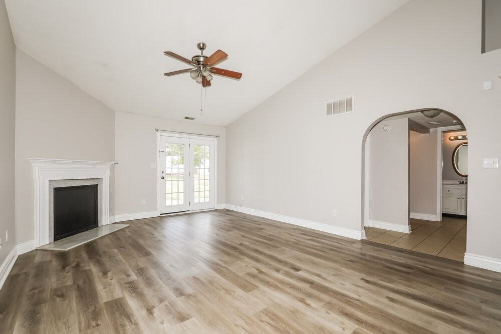 10207 Carmine Dr - Photo 5 of 17
