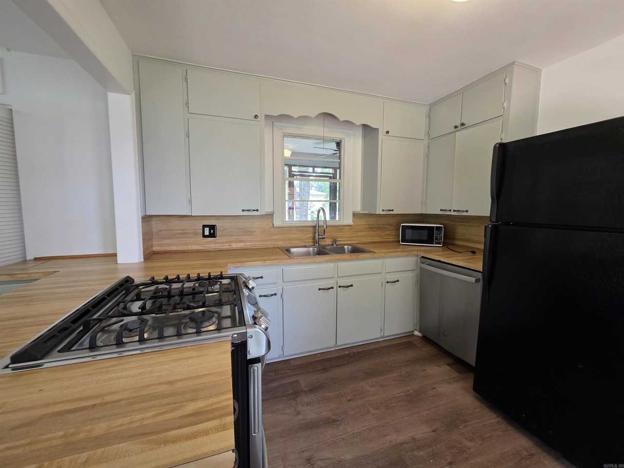 201 W M Ave - Photo 5 of 20