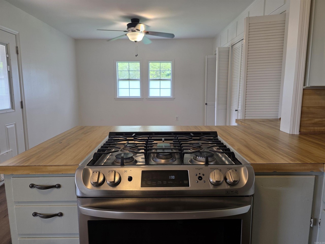 201 W M Ave - Photo 6 of 20