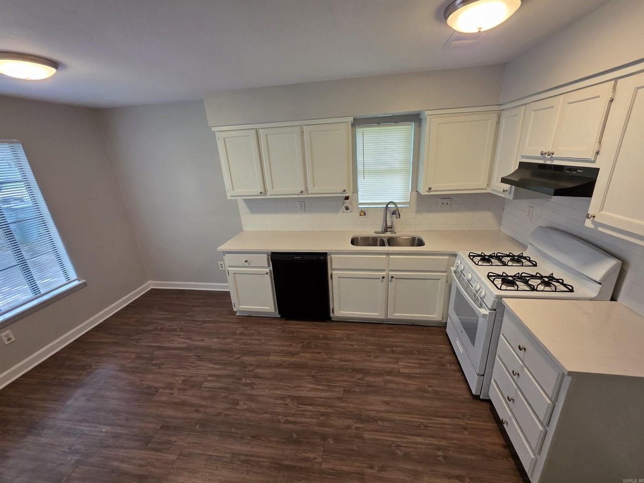 1104 S Park St - Photo 2 of 12
