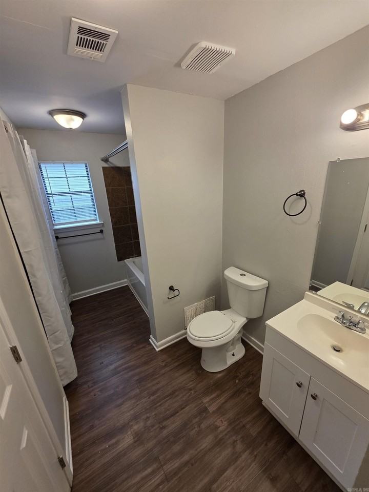 1104 S Park St - Photo 6 of 12