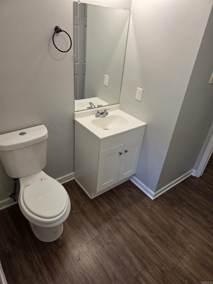 1104 S Park St - Photo 7 of 12
