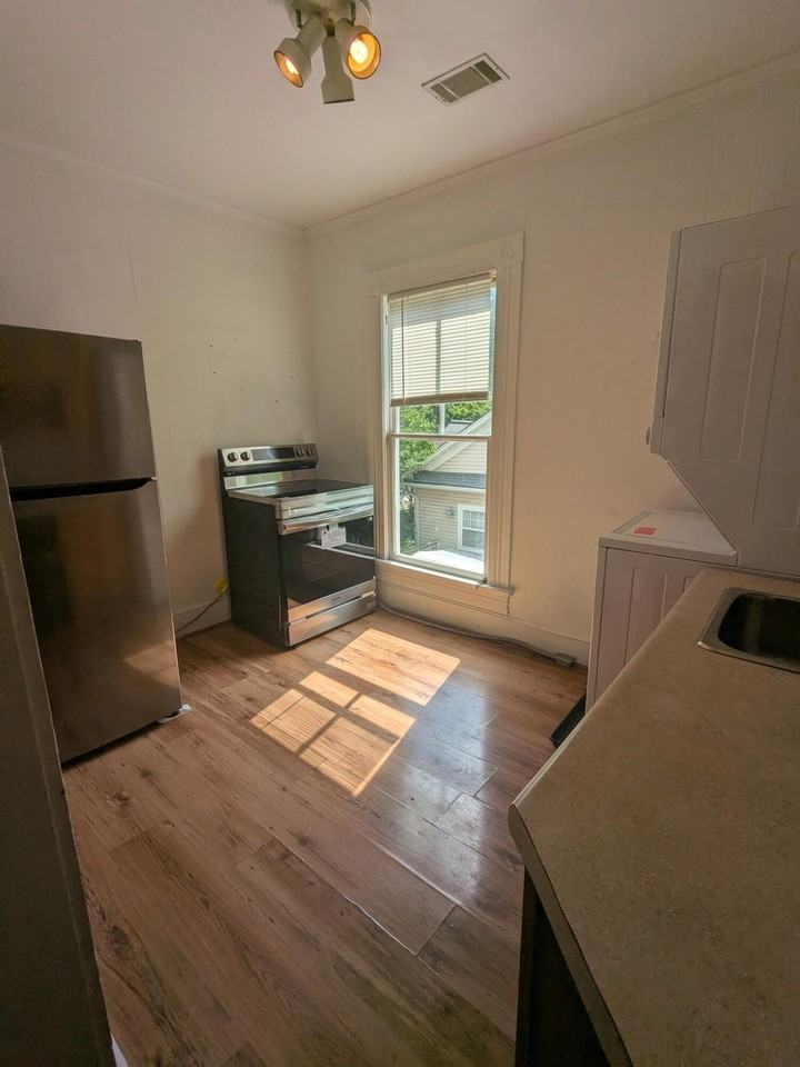 407 Colville St #B - Photo 4 of 8