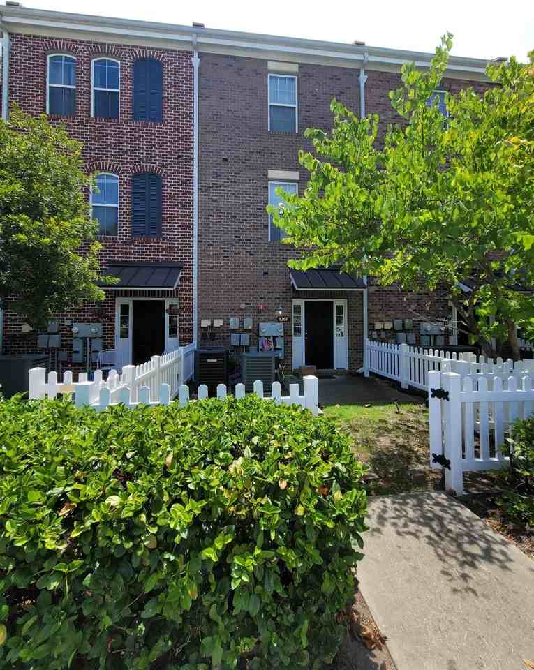 926 Price Ln #F - Photo 2 of 14
