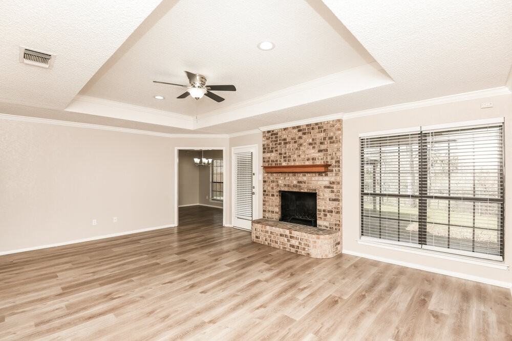 125 Camelot Dr - Photo 3 of 16