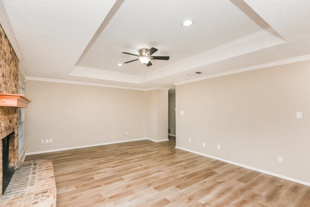 125 Camelot Dr - Photo 4 of 16