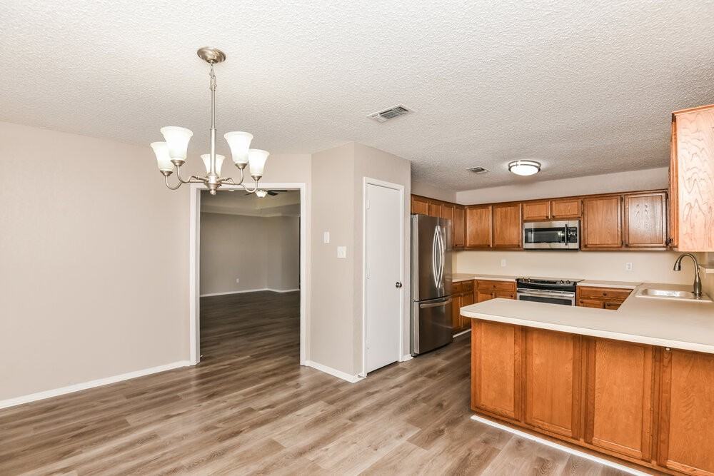 125 Camelot Dr - Photo 6 of 16