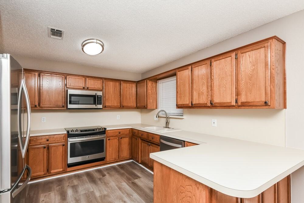 125 Camelot Dr - Photo 7 of 16