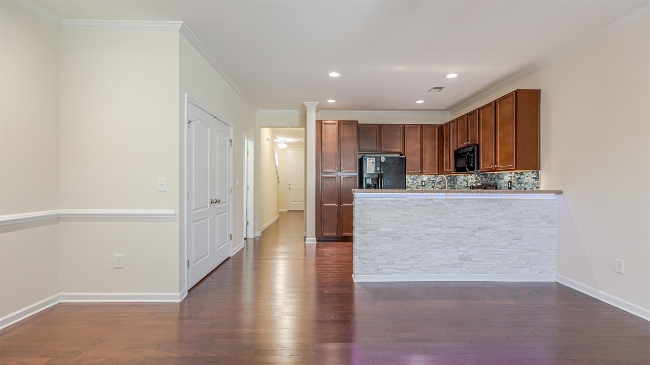 1845 Culbertson Ave - Photo 6 of 40