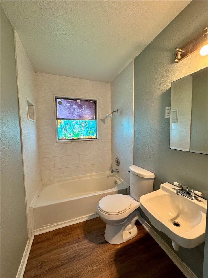 5825 Hugo Dr - Photo 5 of 9