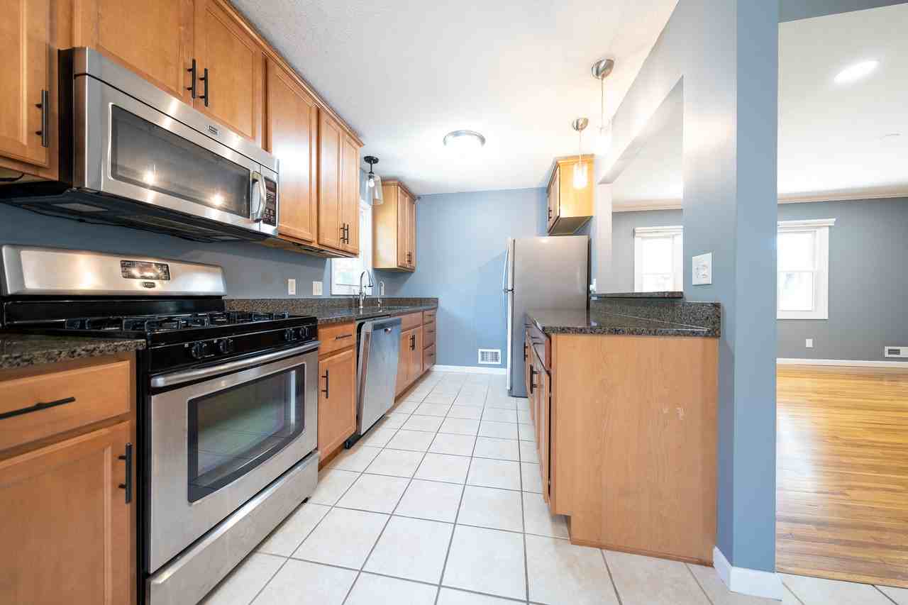 2817 W 109th St #1 - Photo 5 of 27