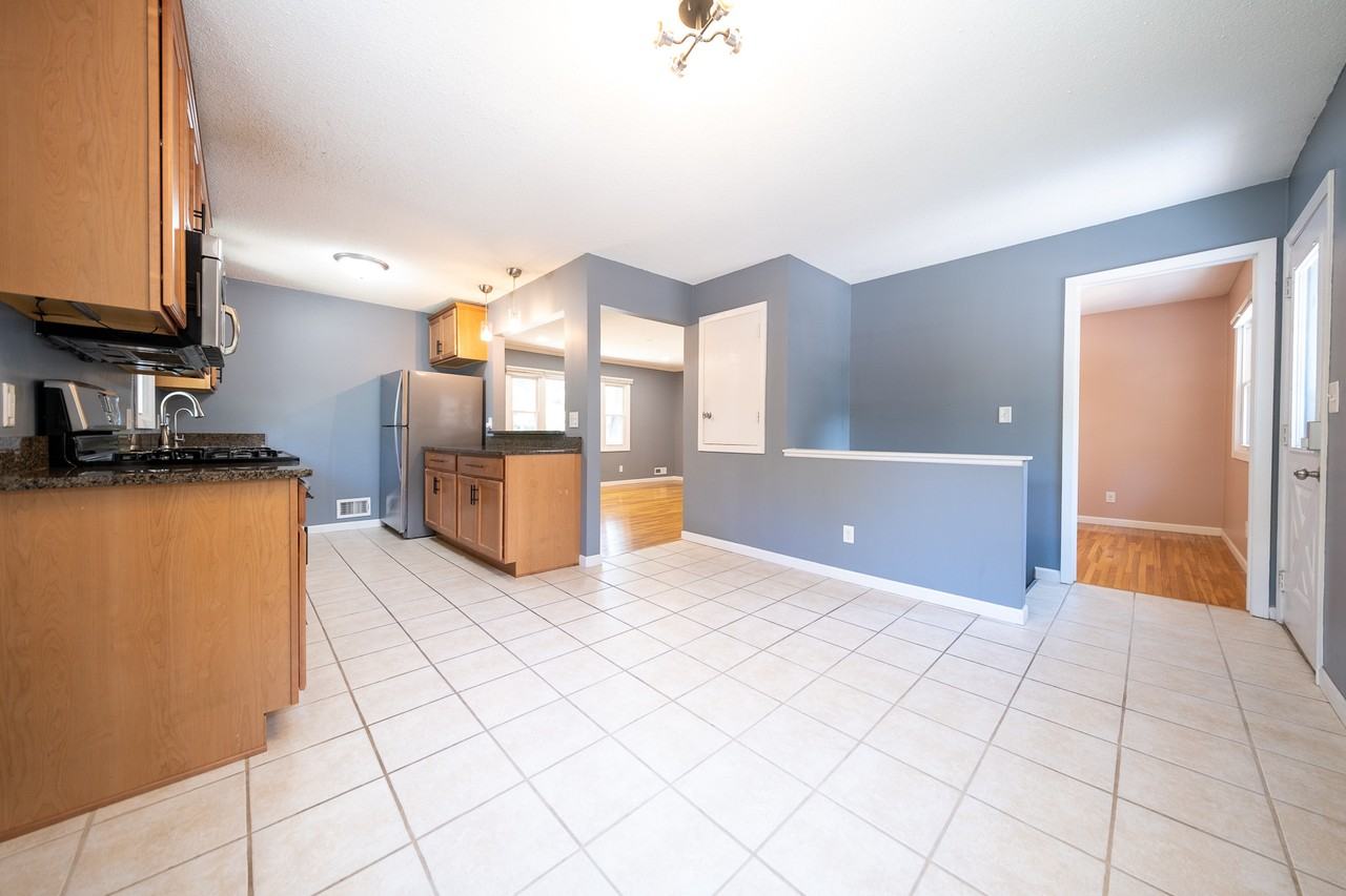 2817 W 109th St #1 - Photo 6 of 27