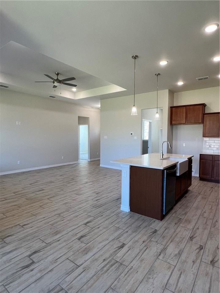 3410 Pineda St - Photo 3 of 14