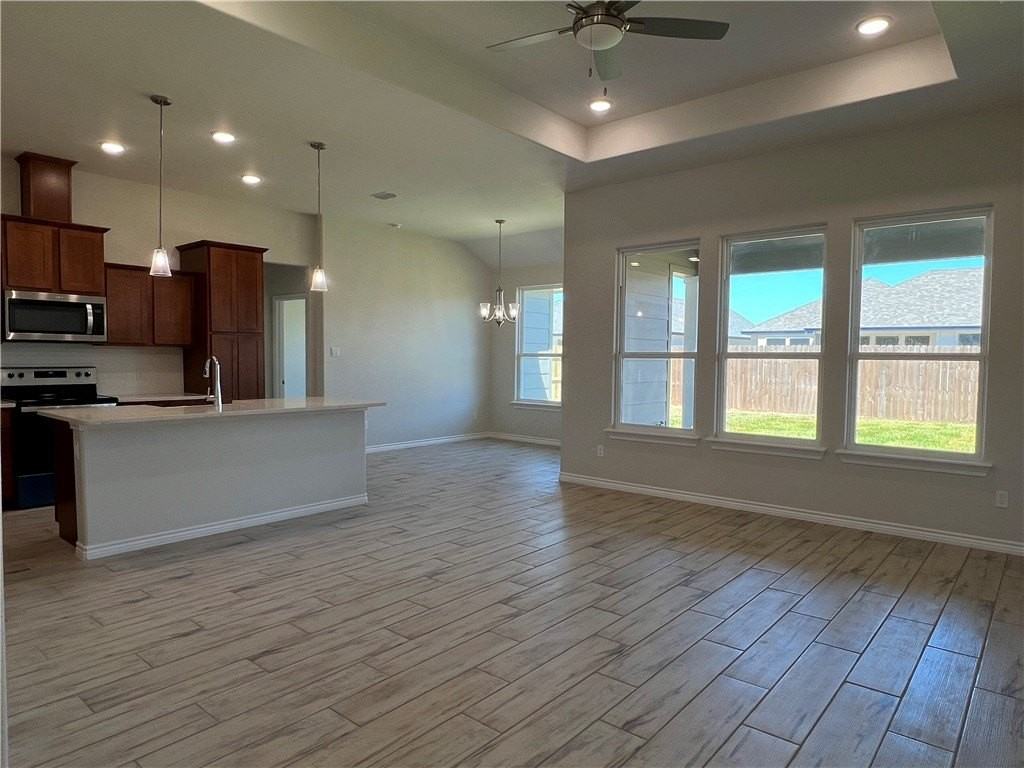 3410 Pineda St - Photo 4 of 14