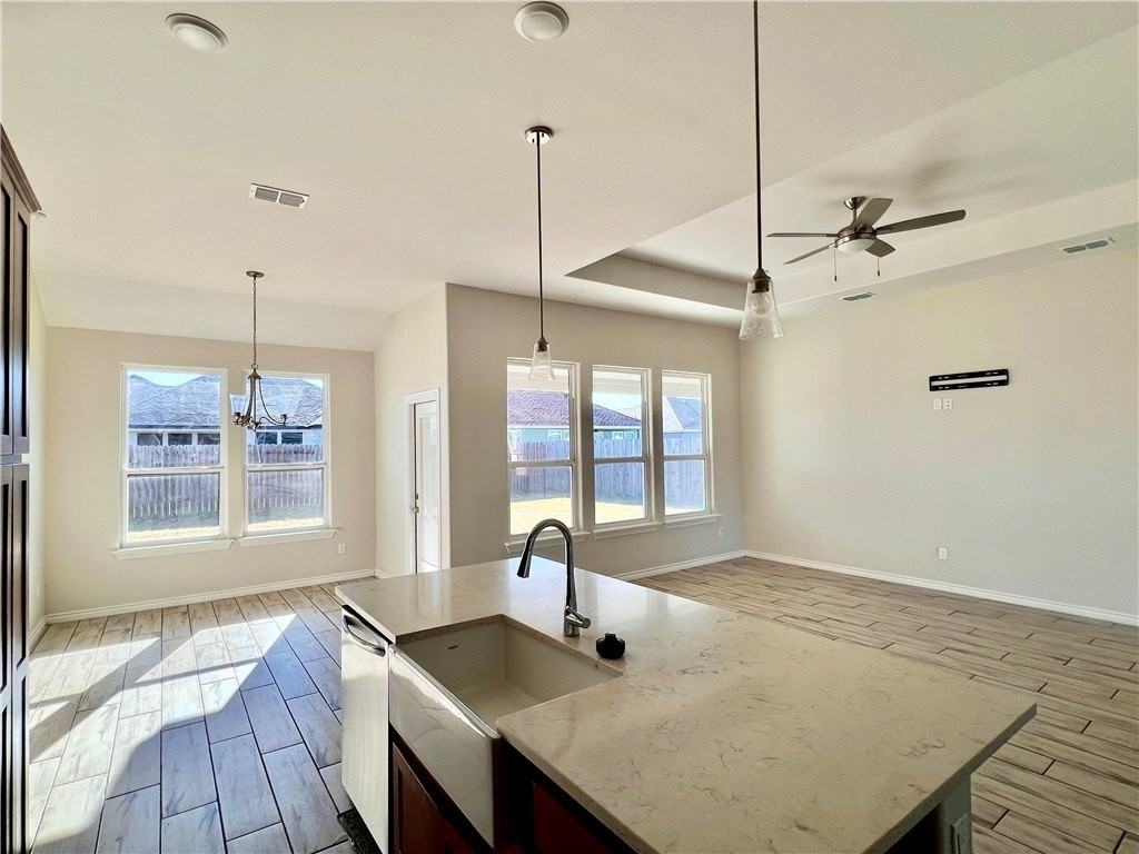 3410 Pineda St - Photo 5 of 14