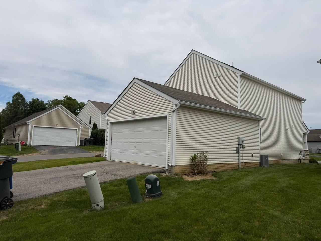 9335 Polaris Green Dr - Photo 3 of 23