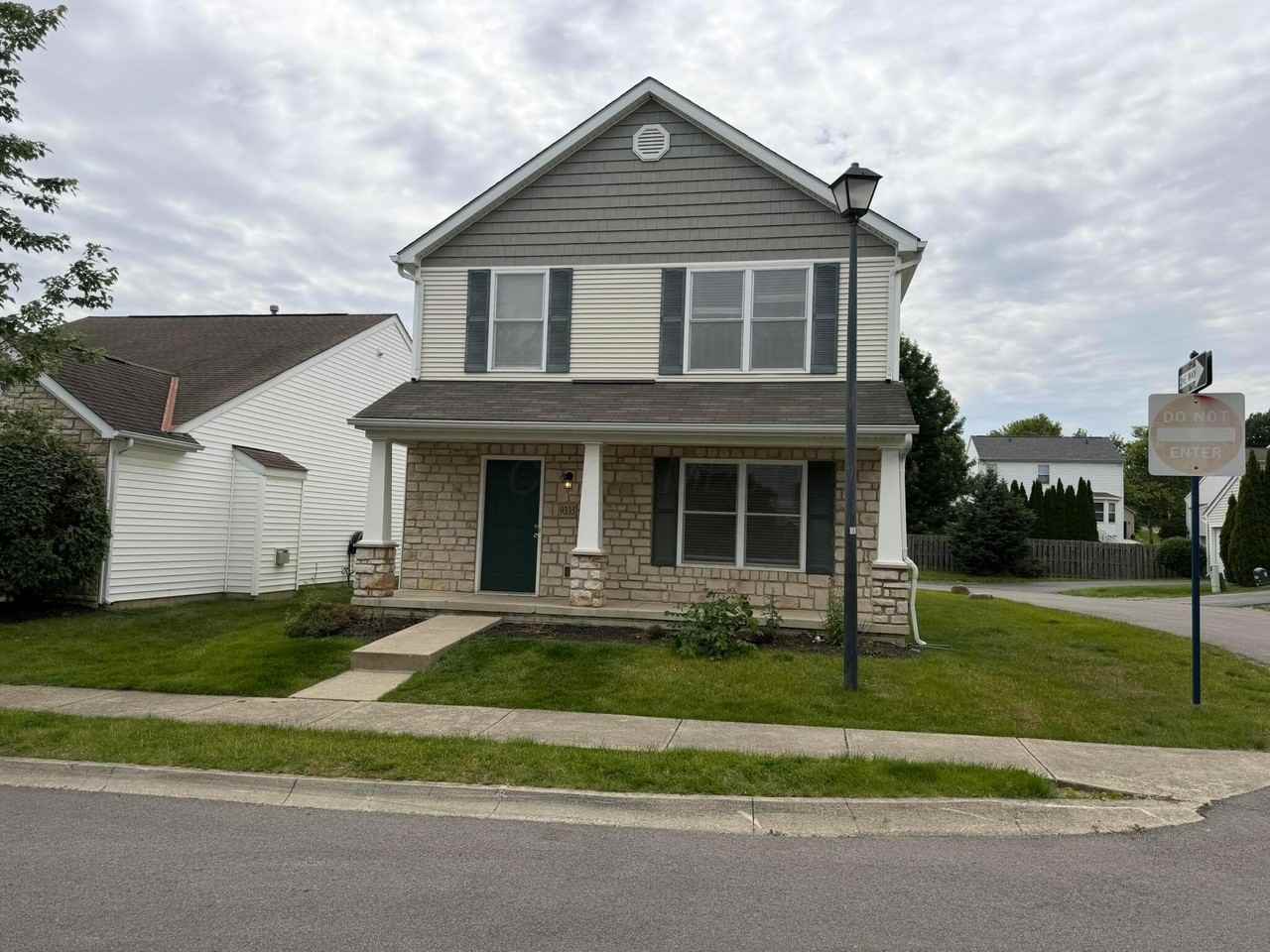9335 Polaris Green Dr - Photo 4 of 23