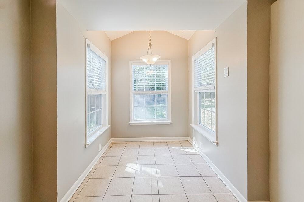 505 Roosevelt Ave - Photo 4 of 16