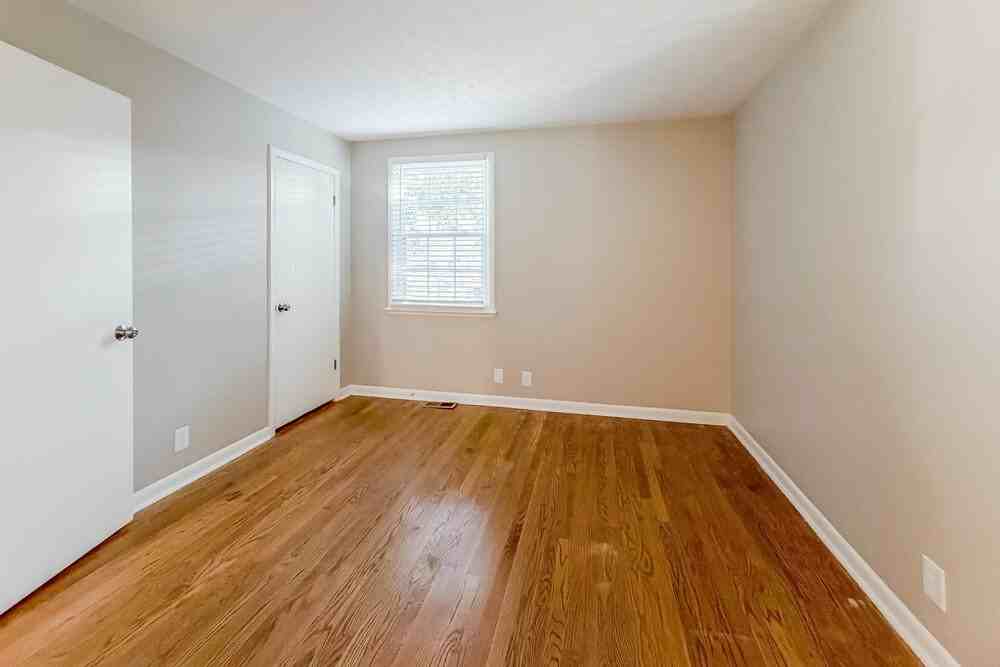 505 Roosevelt Ave - Photo 7 of 16