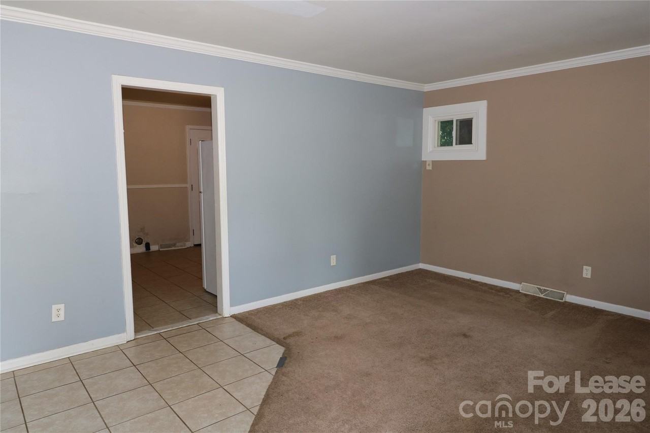712 Edgegreen Dr - Photo 2 of 17