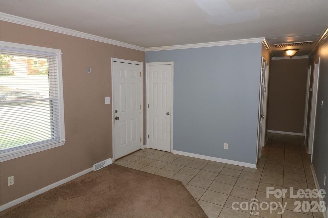 712 Edgegreen Dr - Photo 4 of 17