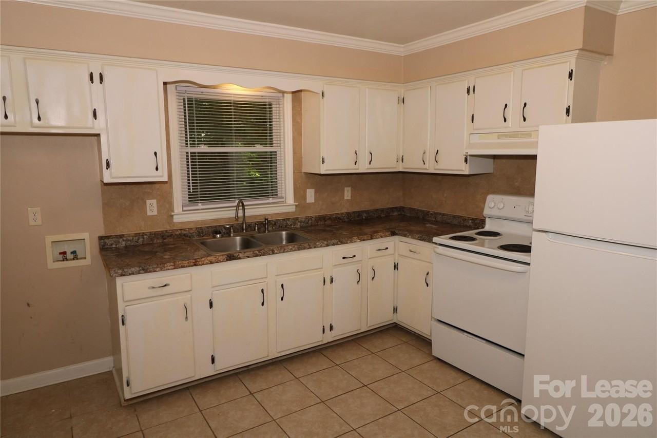 712 Edgegreen Dr - Photo 7 of 17