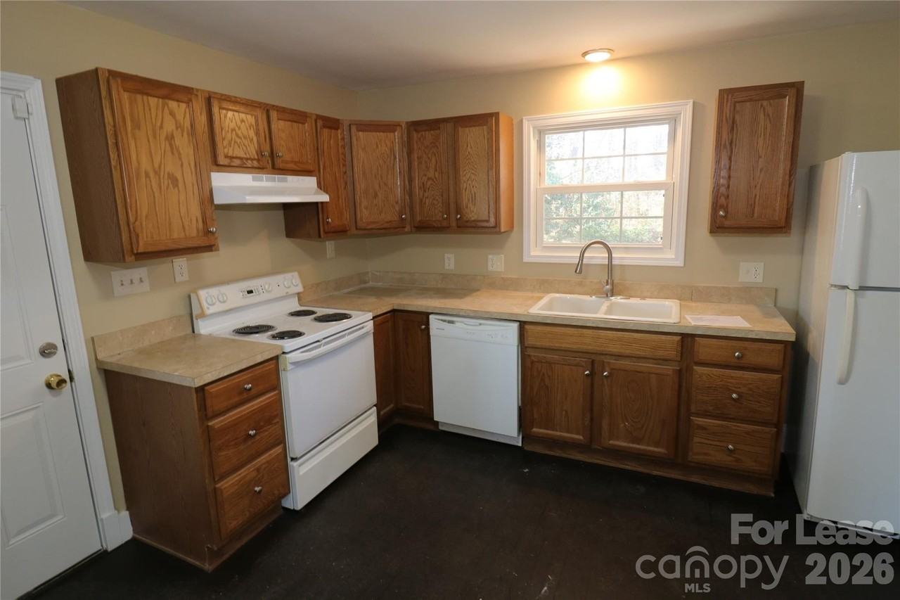 3741 N Sharon Amity Rd - Photo 4 of 32