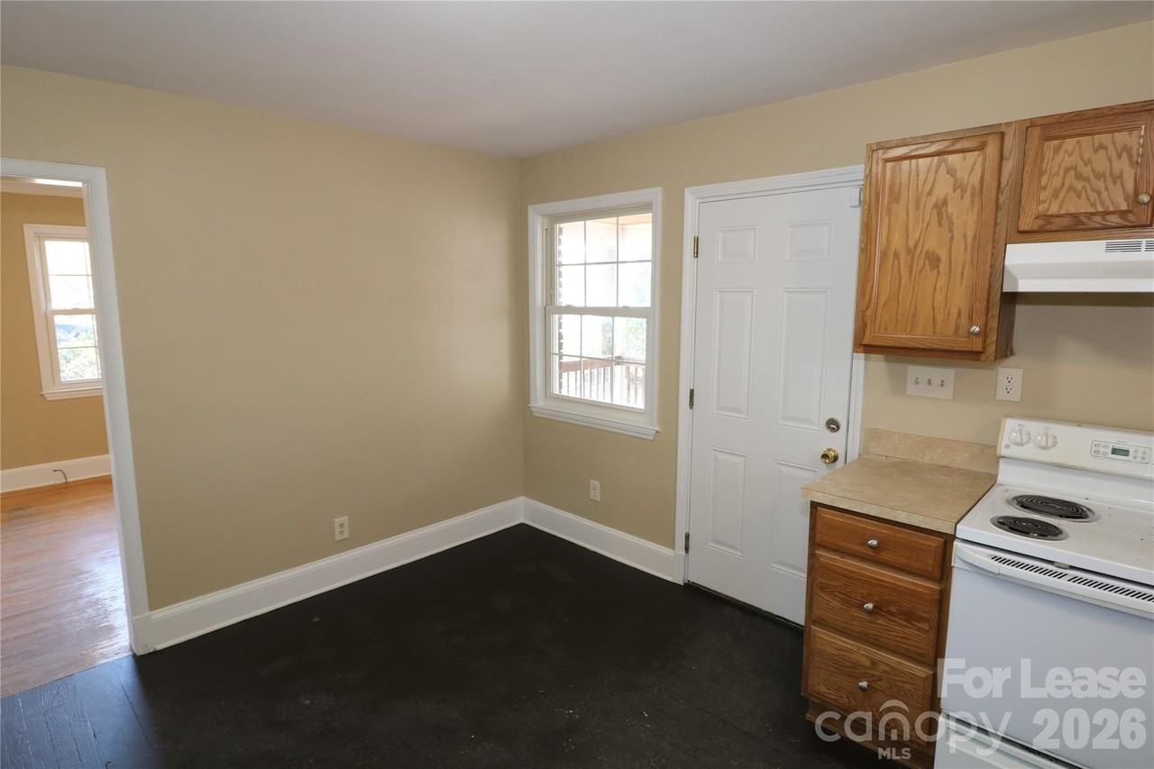 3741 N Sharon Amity Rd - Photo 5 of 32