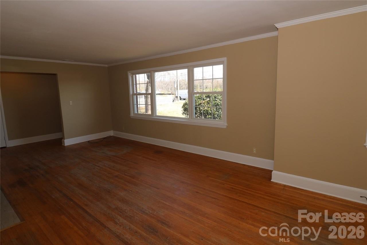 3741 N Sharon Amity Rd - Photo 6 of 32