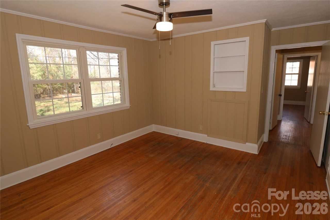 3741 N Sharon Amity Rd - Photo 7 of 32