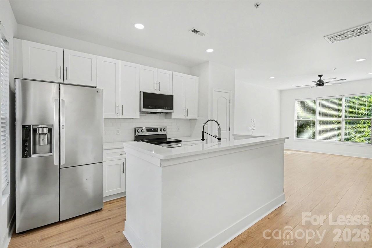 1032 Skyline View Way - Photo 6 of 26