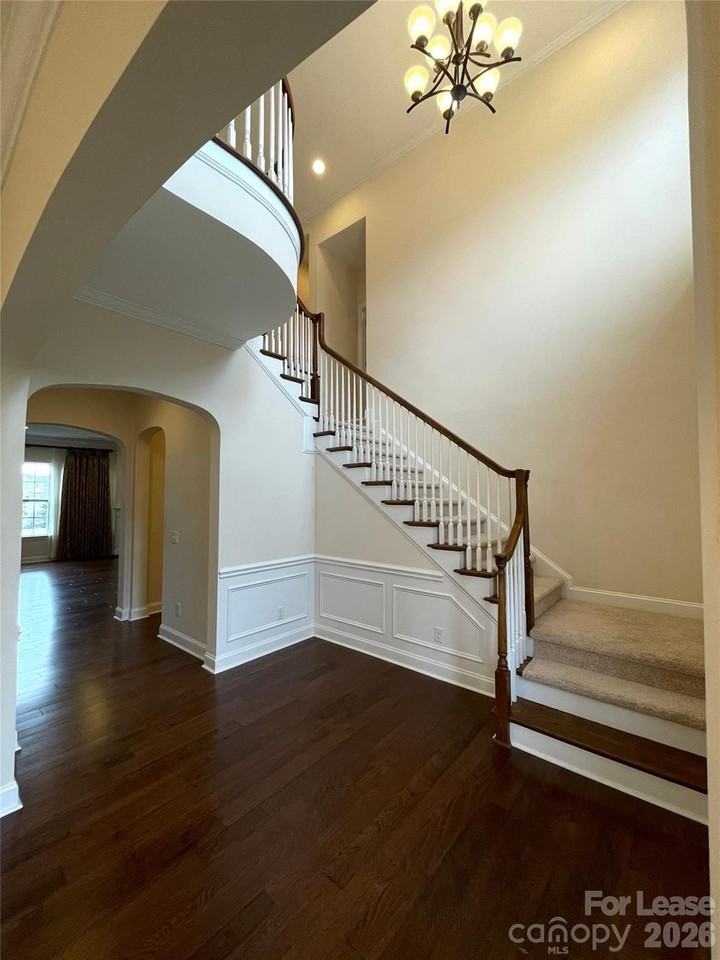 1223 Oleander Ln - Photo 3 of 25