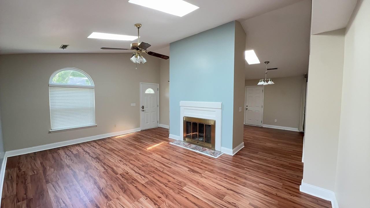 8257 Timberidge Ct - Photo 4 of 26